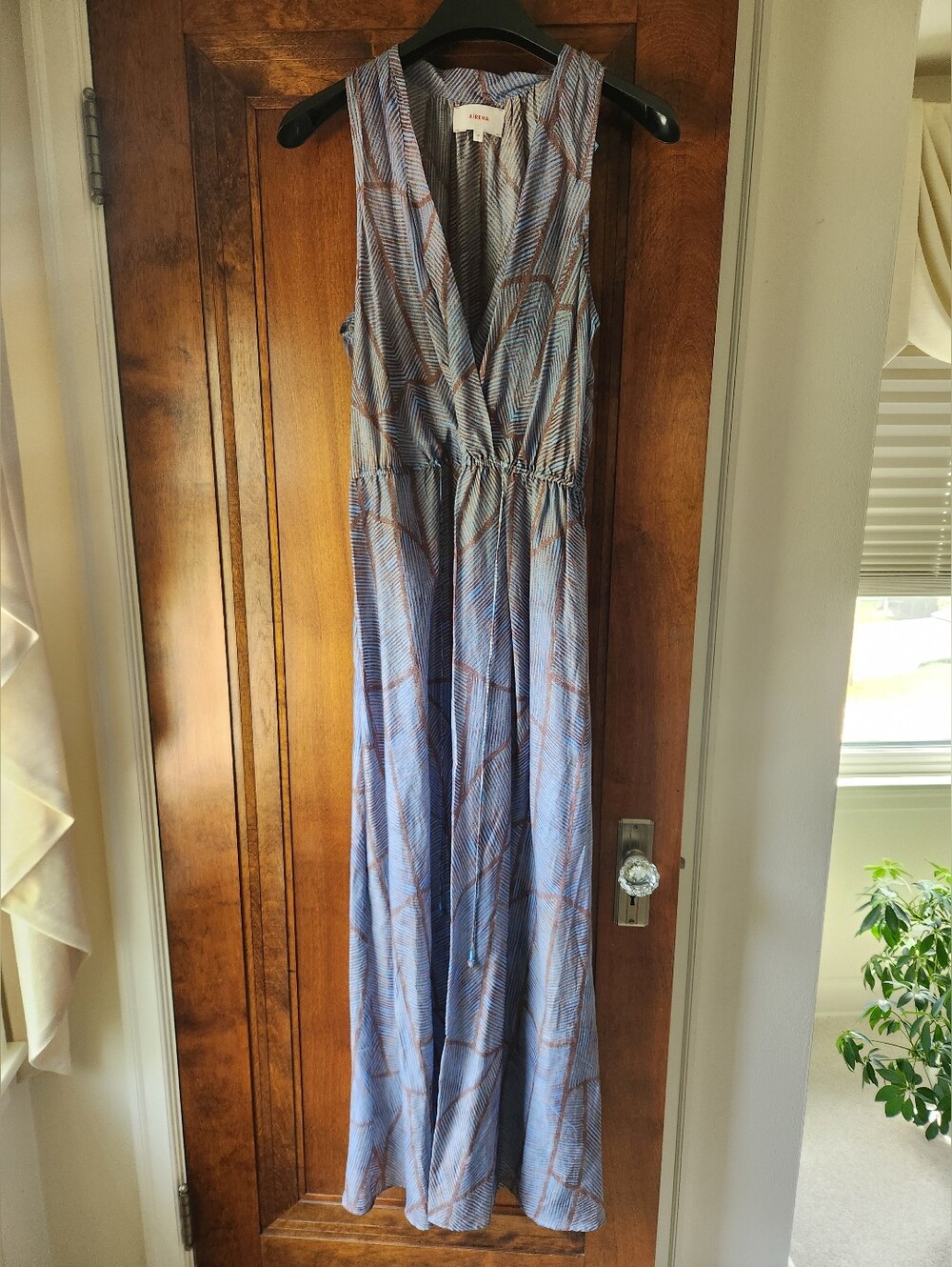 XiRENA Blue and Brown Stripe Patterned Sleeveless Maxi Dress